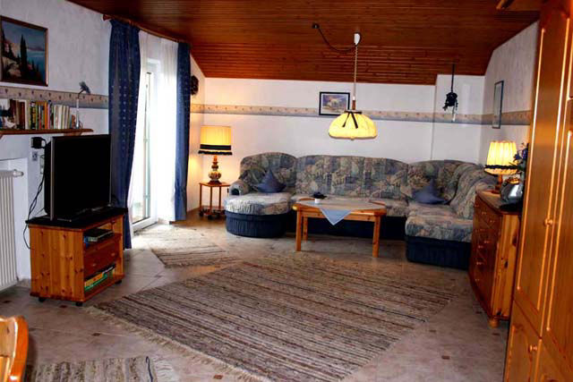 LHH_FEWO1_Living_Room